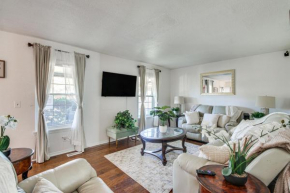 3 Mi to Diamond Ballroom Home with Fenced Yard!